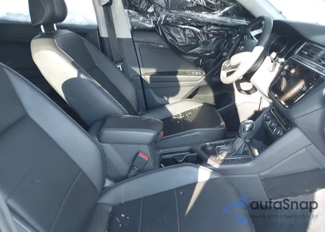 2021 Volkswagen Tiguan 2.0T Se/2.0T Se R-Line Black/2.0T Sel z USA, uszkodzony, nr VIN 3VV2B7AX2MM117543